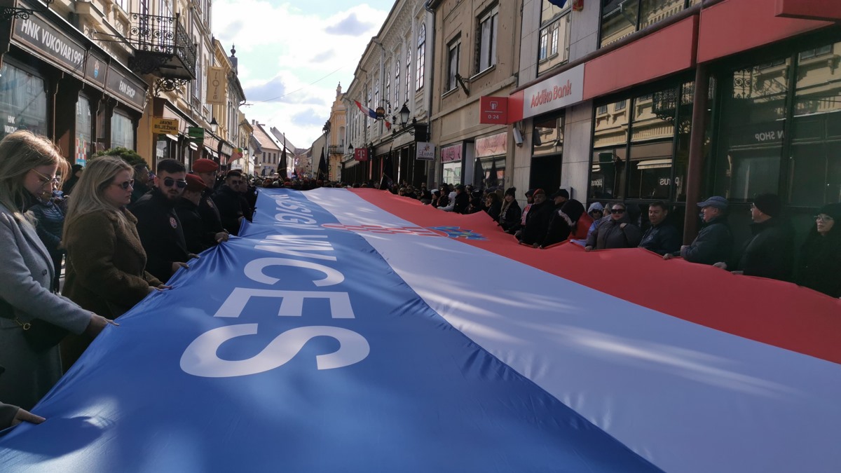 (25)