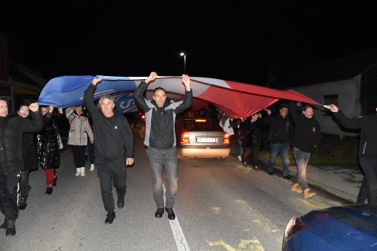 (6)